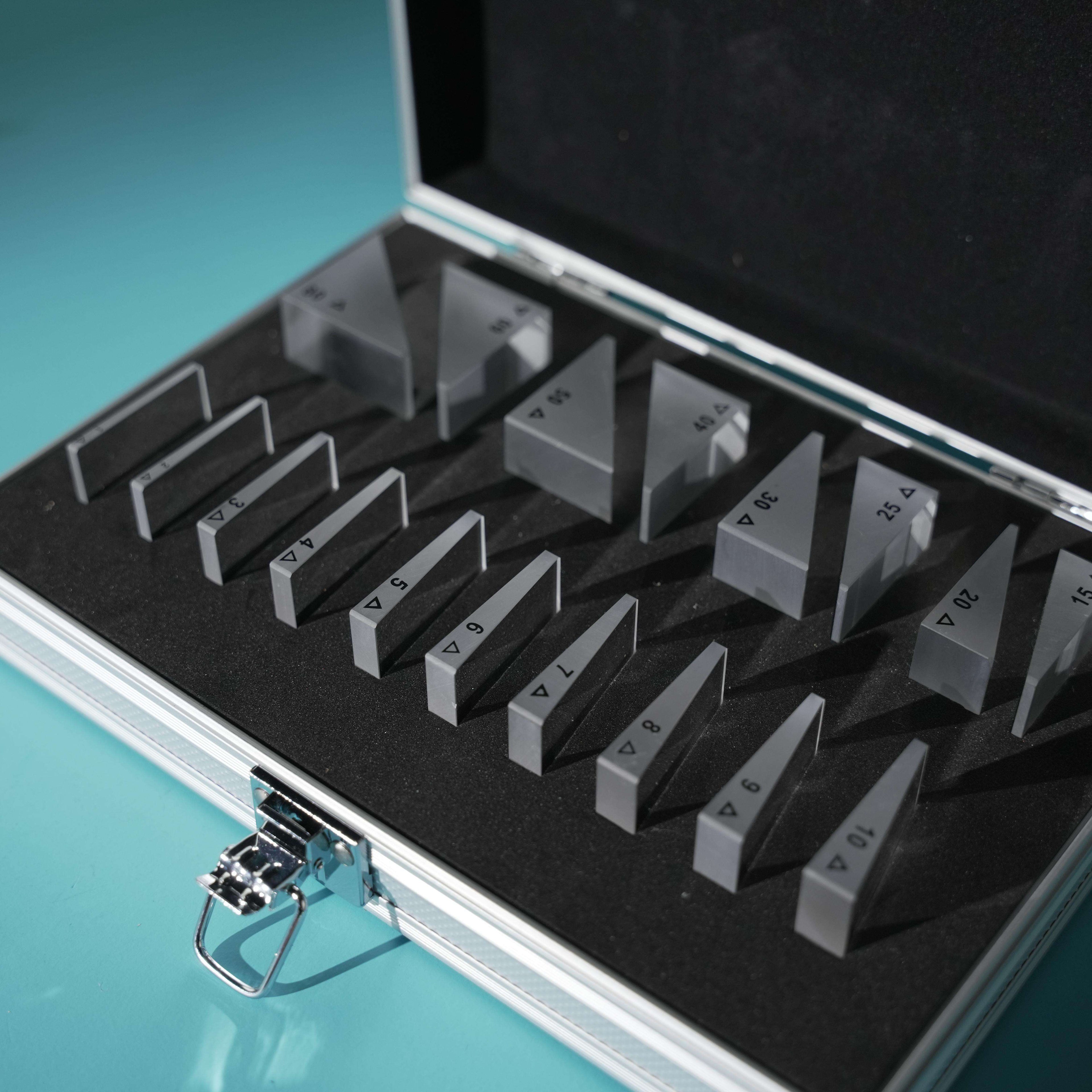 BO-GLASS Manufacturer Custom High Precision BK7 Optical Rectangular Glass Prism Experiment Corner Cube Dispersing Types